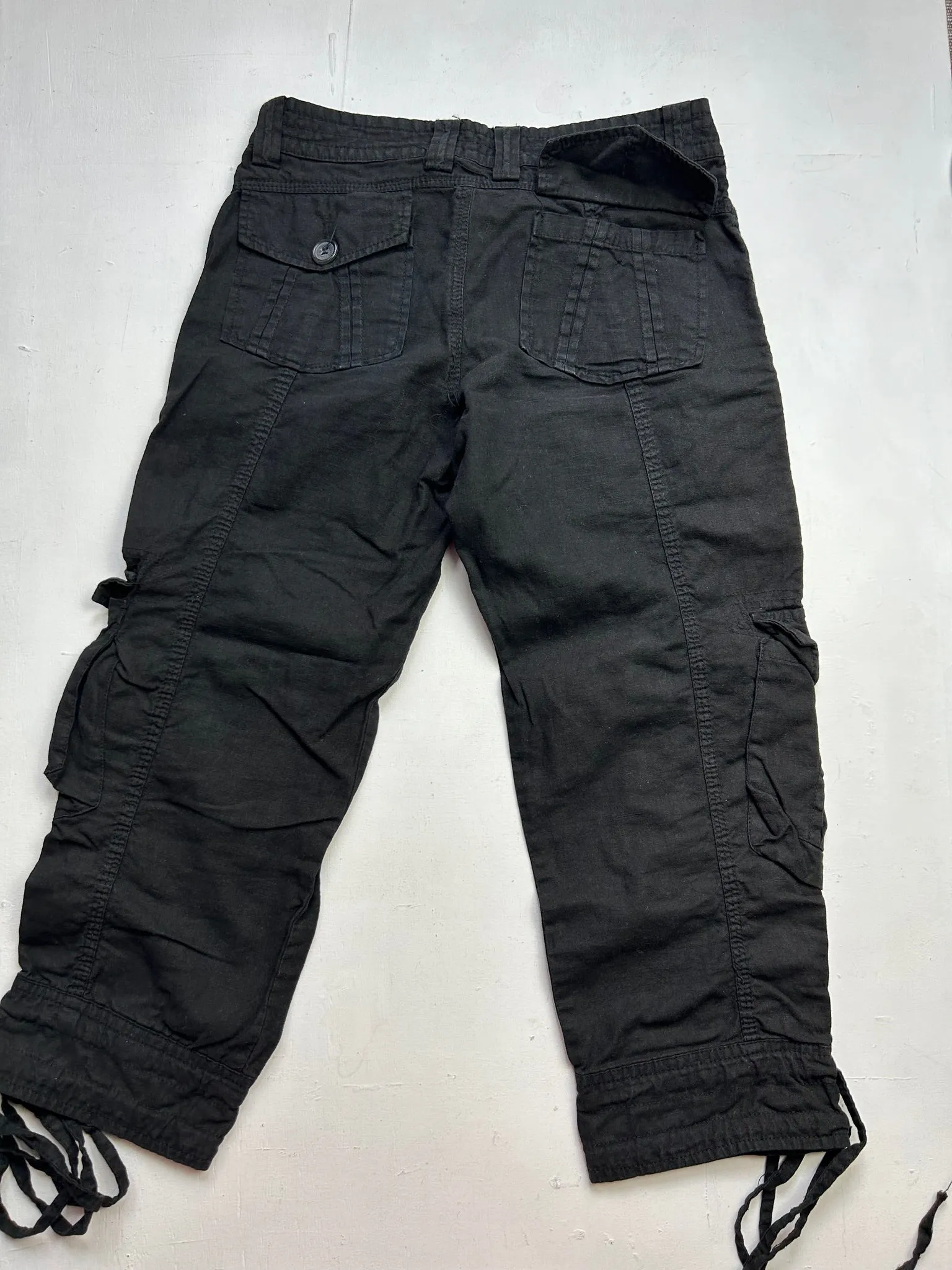 Black low rise linen cargo capris pants (XS)