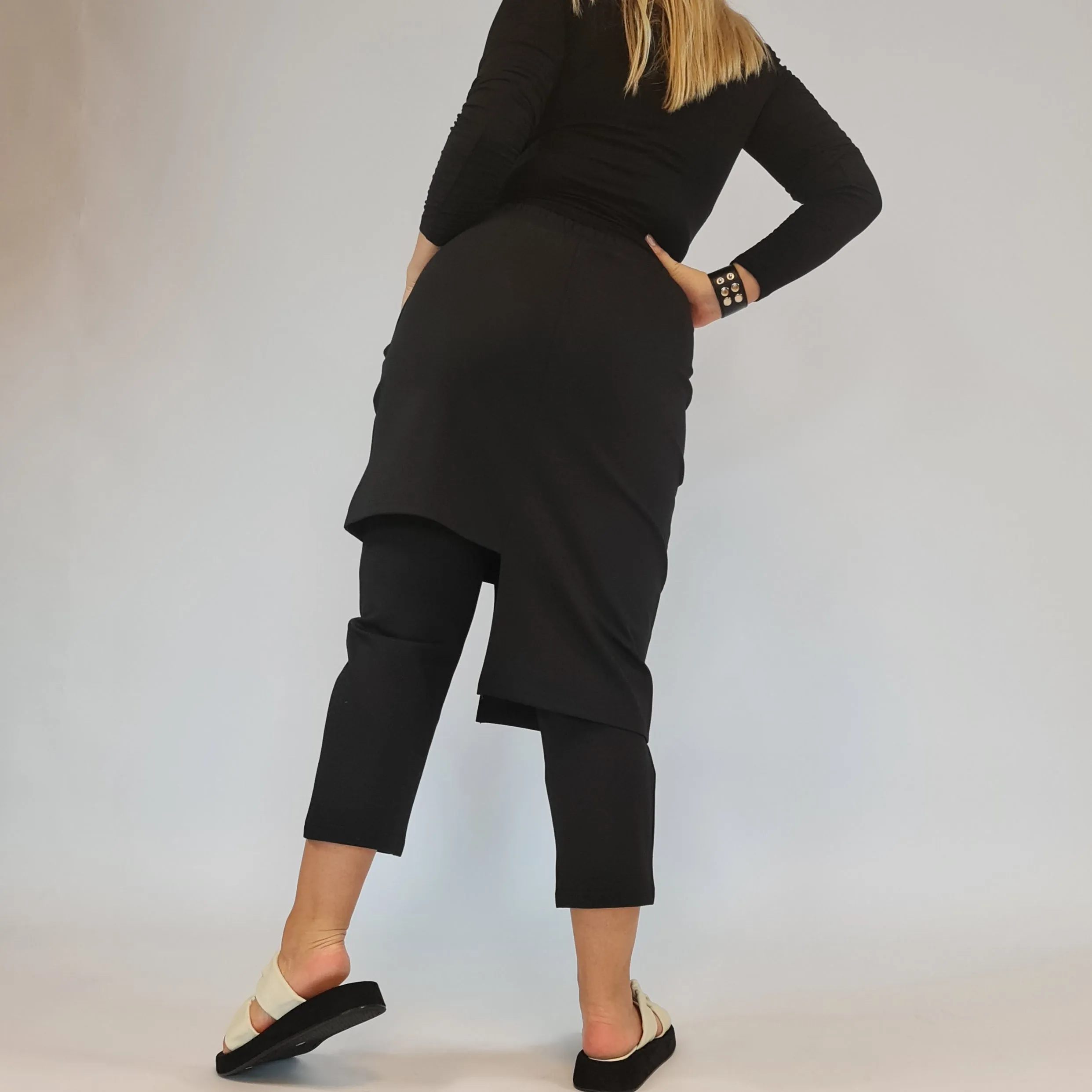 Jazz up Irregular Design Capri Pants