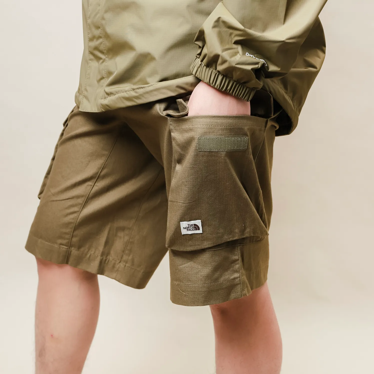 The North Face Large Pocket Shorts [NF0A5JWQ37U]